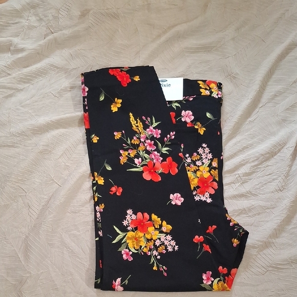Floral Black Pants - Picture 2 of 7